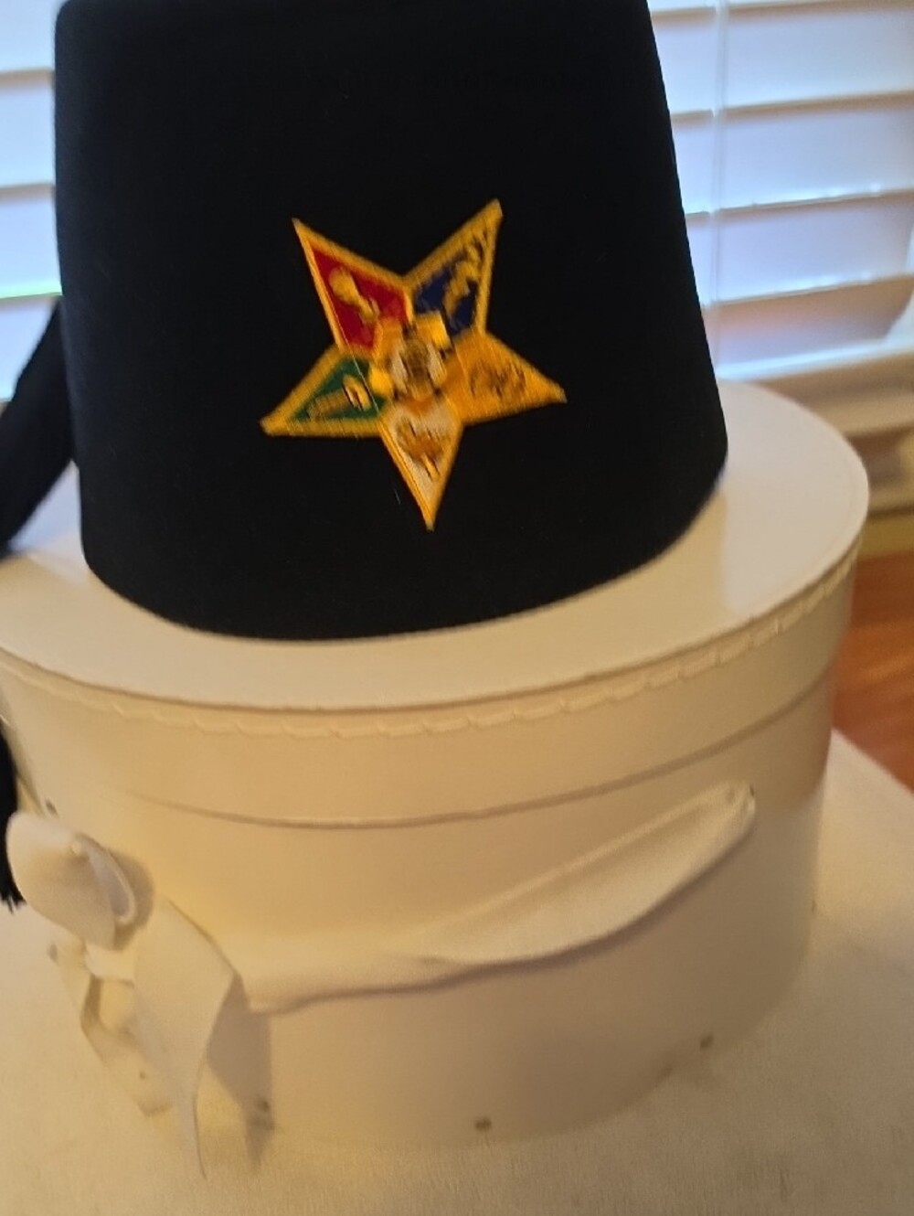 Vintage Publish Black Fez Hat with Multicolor Embroidered Star Patch With Box - Picture 8 of 8